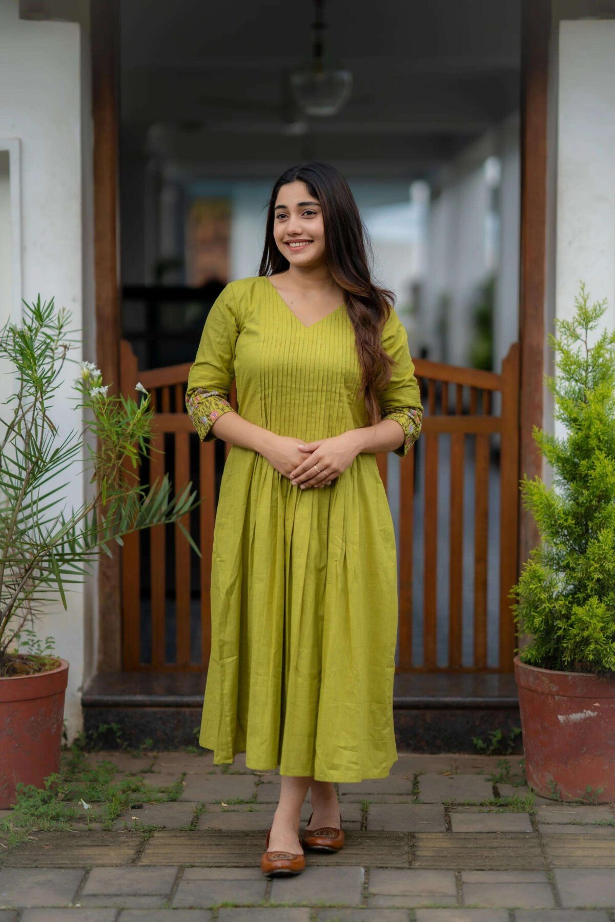 Traditional Charm with a Modern Twist ? Cotton Slub Kurta Set (L) - Image 3